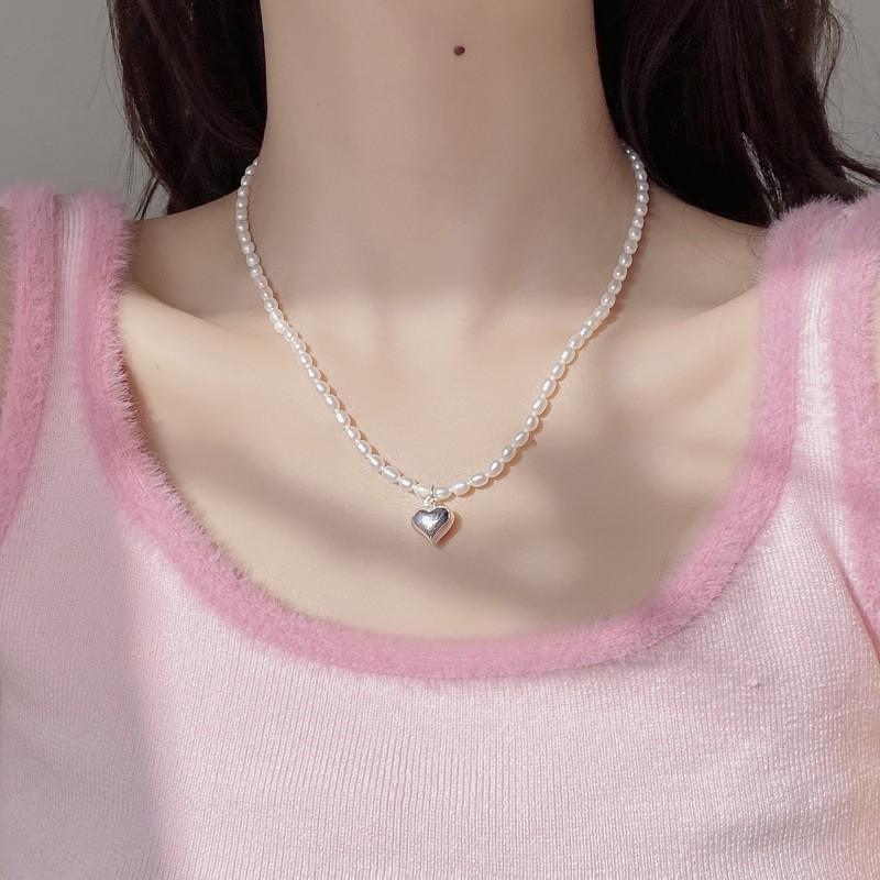 Niche light luxury natural freshwater pearl necklace rice grain pearl love pendant necklace