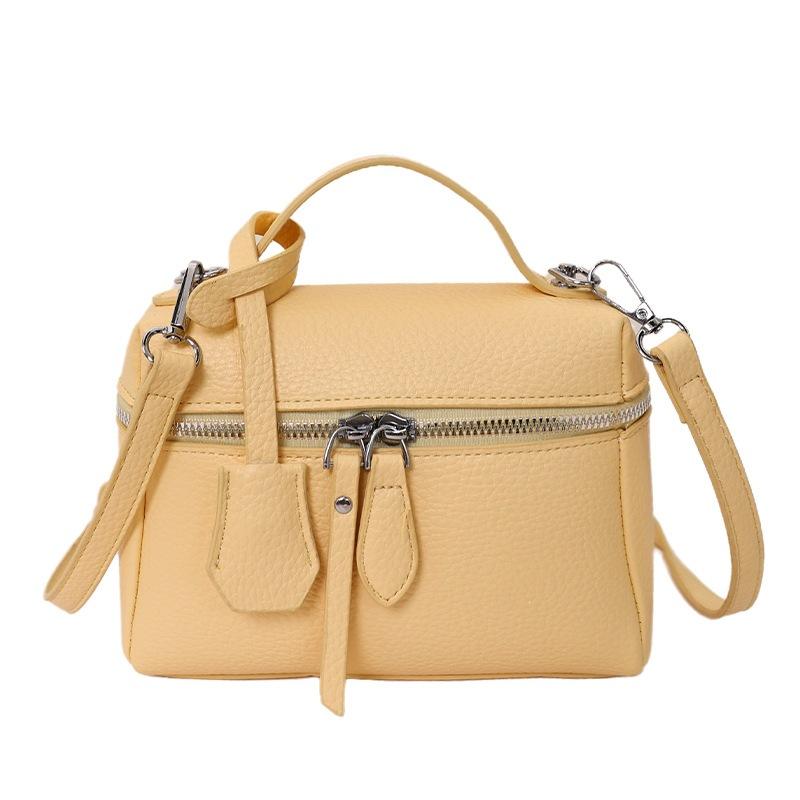 Small-scale Bag with A Slanted Shoulder Strap, Exquisite Korean-style Handbag with A Small Square Shape.