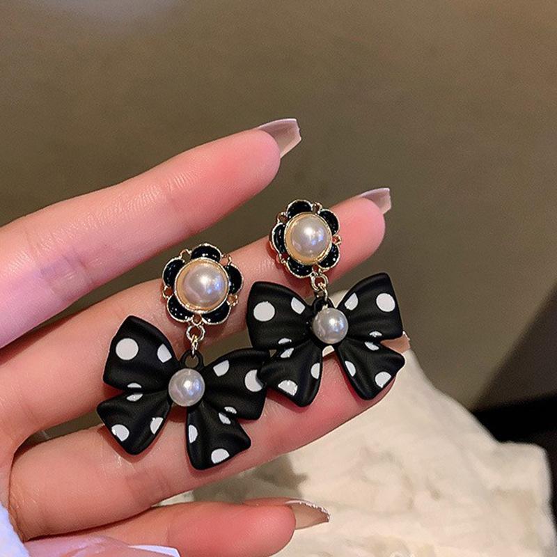 Retro Polka Dot Geometric Circle Earrings - Fashionable, High-End, European & American Style for Women