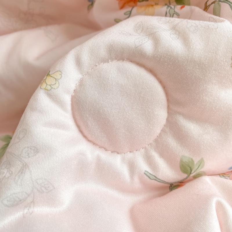 Yi Zhanggui All-Season Polyester Quilt