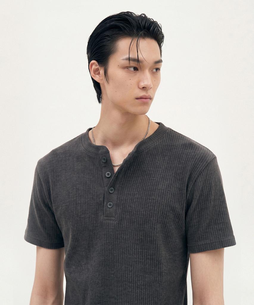 Peuloseseu Refined Henley Tee - Black