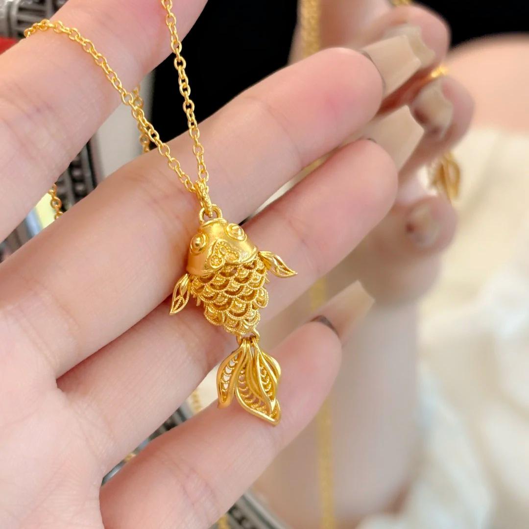 

Золота підвіска-рибка на ланцюжку - Елегантний, універсальний ланцюжок на ключицю для жінок
