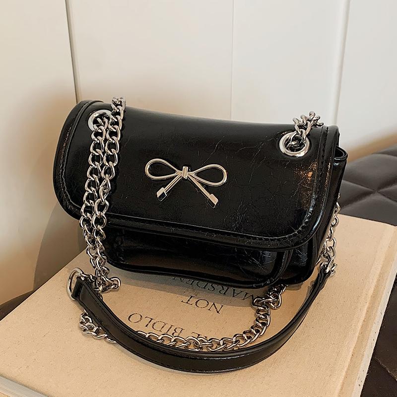 

Сумка для женщин, новая сумка через плечо с цепочкой, роскошная дизайнерская сумка с металлическим бантом на одно плечо, маленькая квадратная сумка, модная красная сумка с клапаном