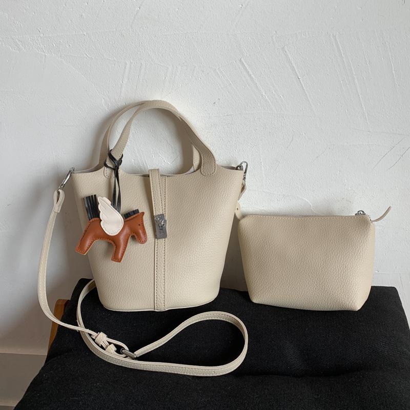 This Year's Popular Small Bags for Women's Autumn and Winter 2025 New Children and Mothers Shoulder Messenger Bags Retro Portable Bucket Bags