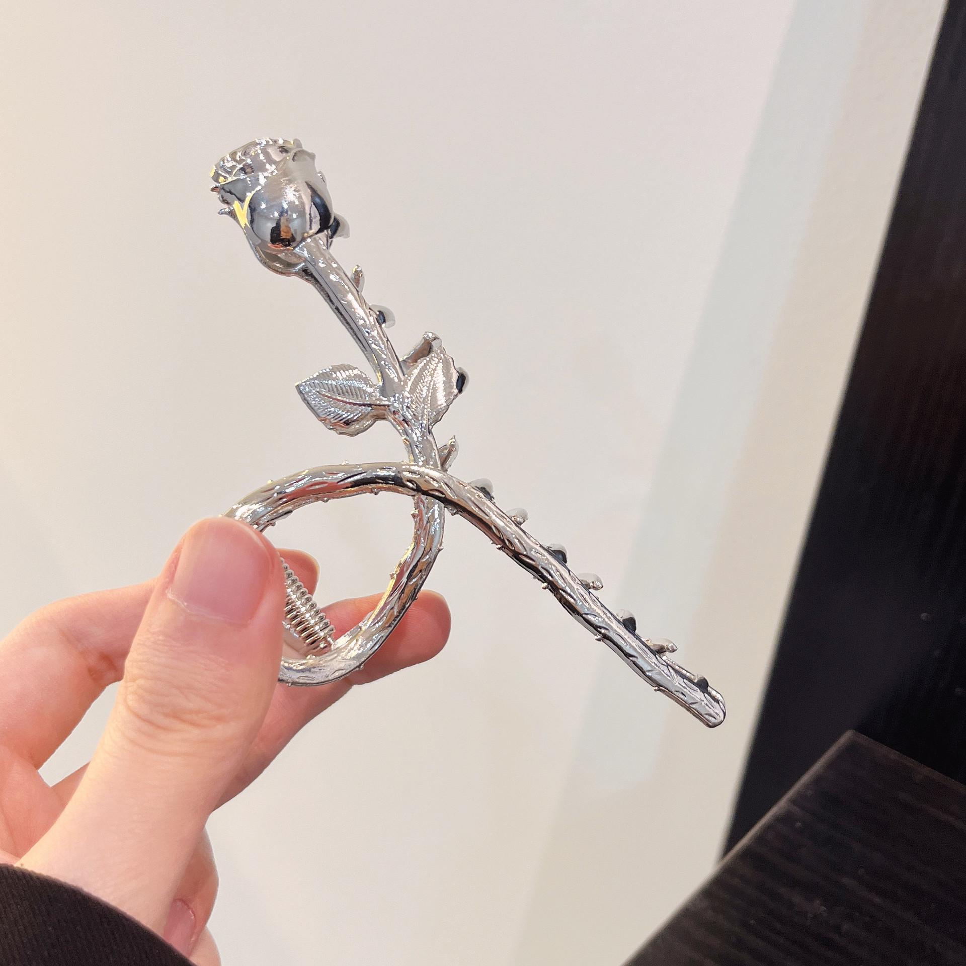 

Трендовая заколка для волос цвета розового золота 2022 года для летней прически пучок - Дизайн акулий коготь платиновый