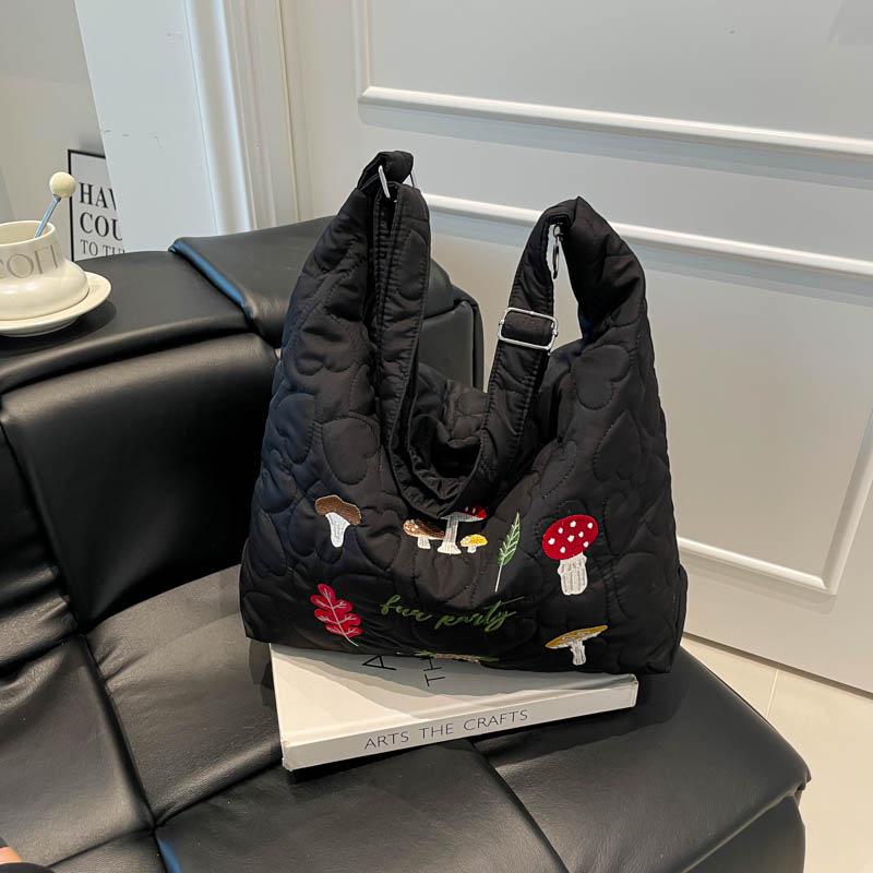 

Retro Embroidered Large-Capacity Tote Bag - Crossbody, Shoulder, Casual Style for Commute and Leisure