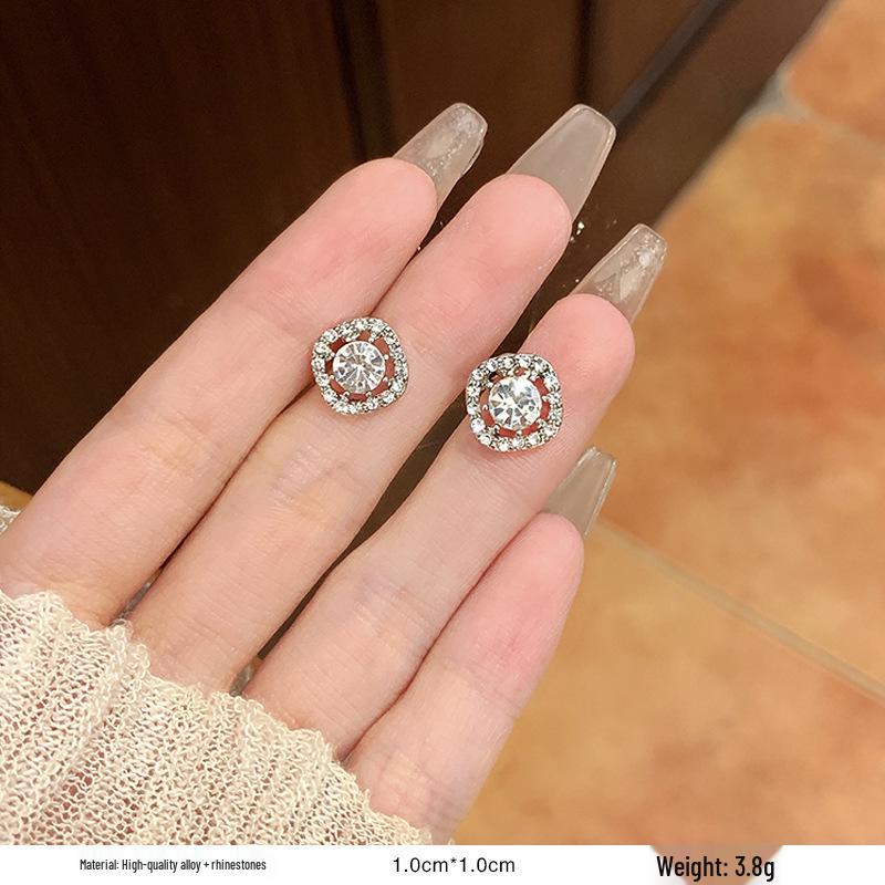 French Retro Pearl Plaid Earrings: Luxury Korean Studs for Women
