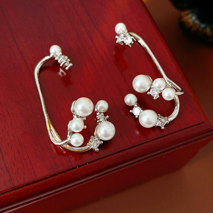 French Cubic Zirconia Pearl Ear Clip for Women - Elegant, No Piercing High-End Design Earring