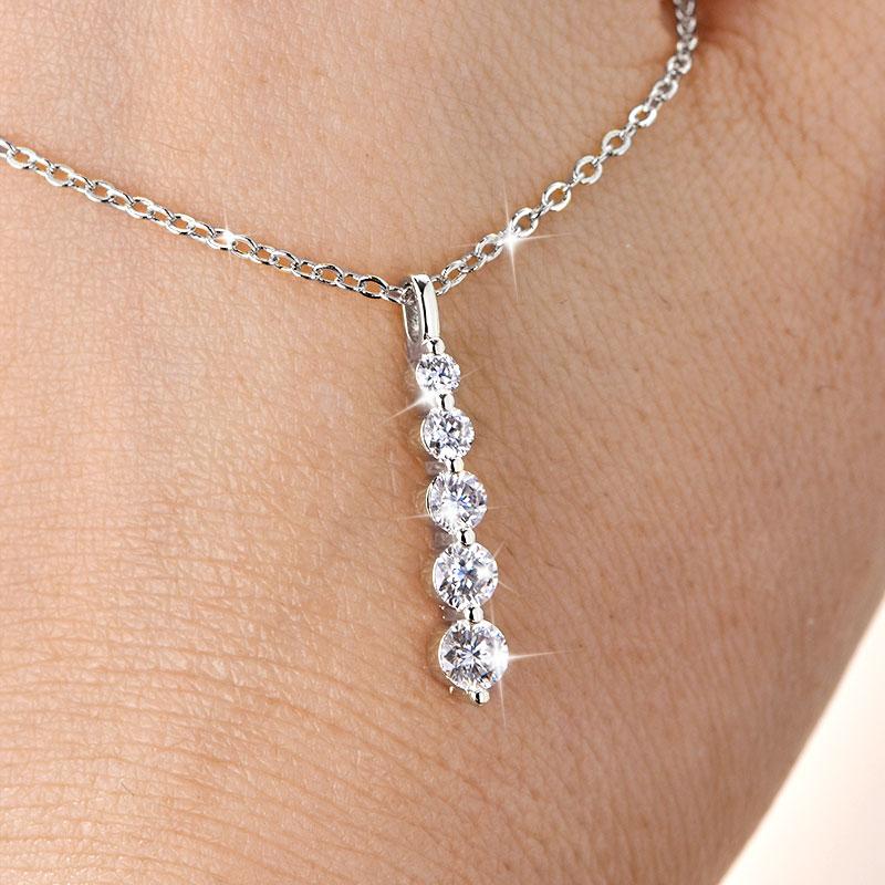 Rrjzz D Color Round Moissanite Pendant Necklace for Women 14K Gold Filled 5-Stone Lab Imitation Diamond Necklace GRA Certified