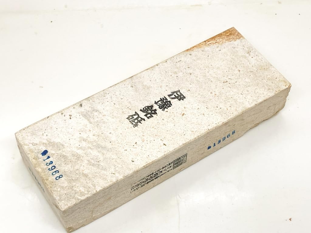 Natural whetstone, Iyo name, Karakawamurayama, small red star, 30-cut, #68 / 1,527g