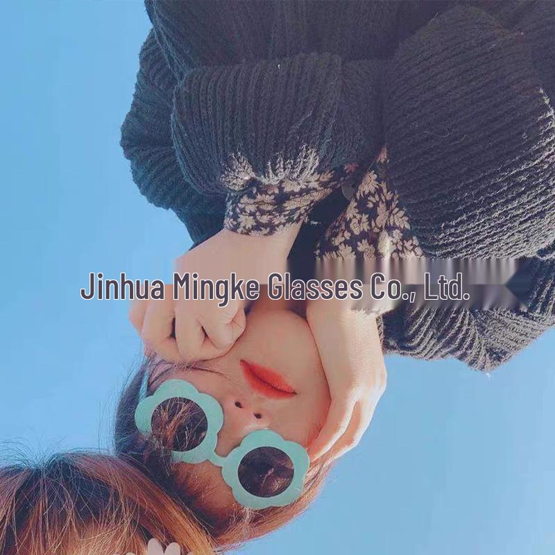 Personalisierte Cartoon-Sonnenbrillen für Abschluss- und Geburtstagsfeiern