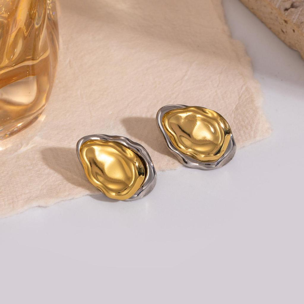 Vintage Stainless Steel Love Heart Two-Tone Stud Earrings: Fashionable, High-End, Non-Fading Jewelry for Women