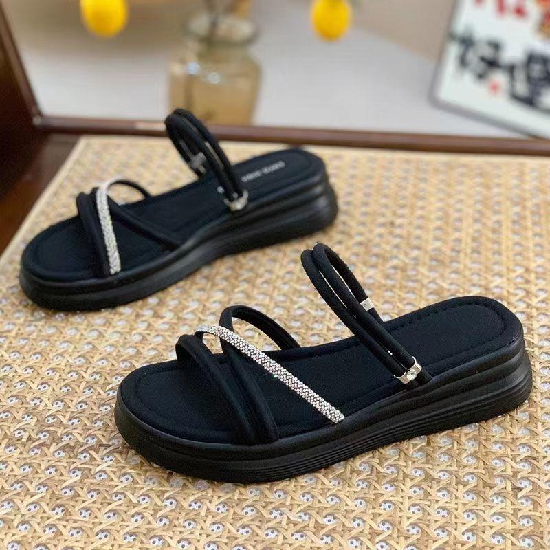 Stepping on shit with soft soles and two slippers for women's summer wear 2025 new fashionable and versatile comfortable casual non-slip beach shoes