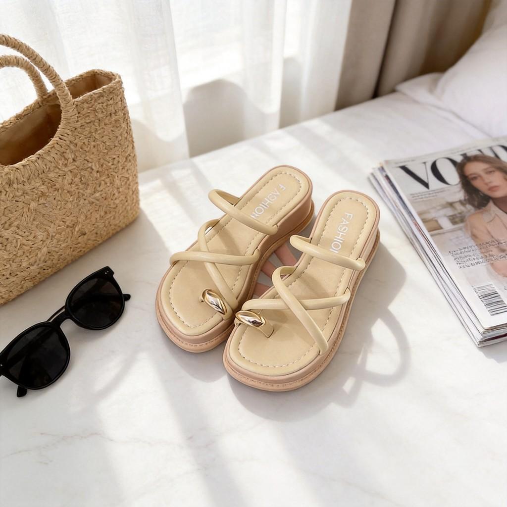 Summer Women Flat Sandals With Pu Material And Rubber Sole For Daily Wear