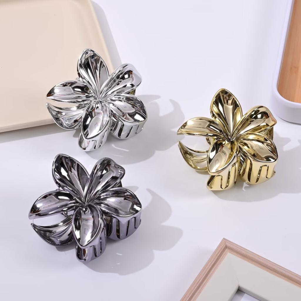 Fashion Metal Silver Color Flower Hair Claw for Women Large Hair Crab Clamps Ponytail Shark Clip Headdress Hair Accessories