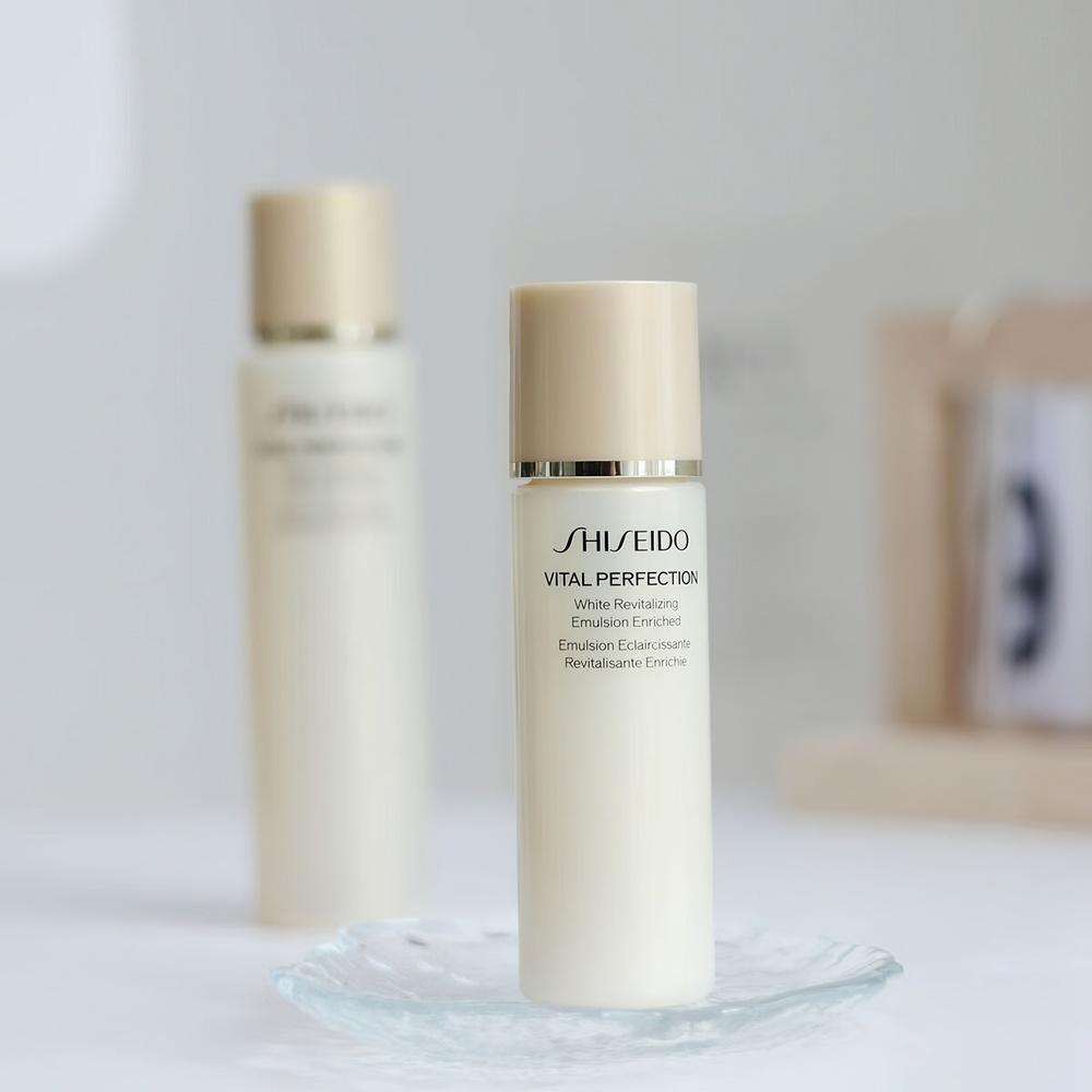 Shiseido Vital Perfection White Revitalizing Softener & Emulsion Set 75ml+30ml