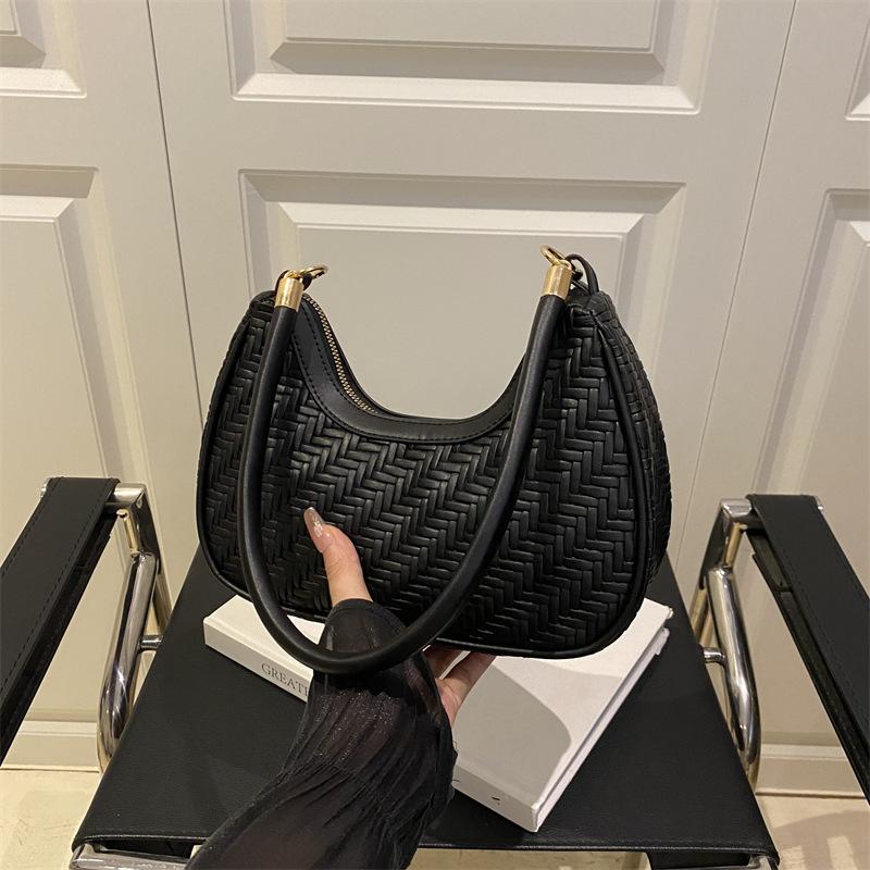 Fashion Woven Crescent Moon Bag Women's Summer New Fashion Versatile Niche Design Single Shoulder Diagonal Cross Armpit Bag