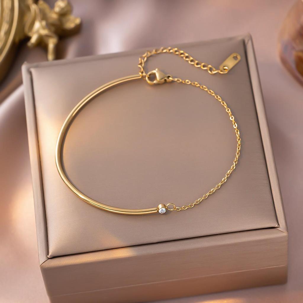 Elegant 18K Gold Titanium Steel Bracelets: European & American Fashion, Non-fading, Women's Versatile Personality Hand Jewelry