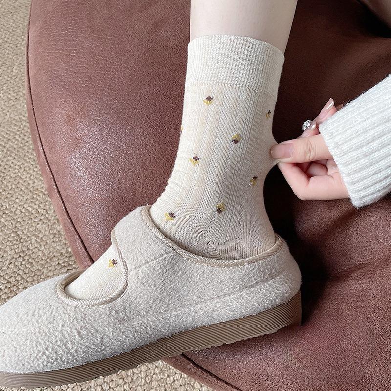 Damen Herbst und Winter Neue Zarte Kleine Gebrochene Blumen in den Schlauchstapelsocken