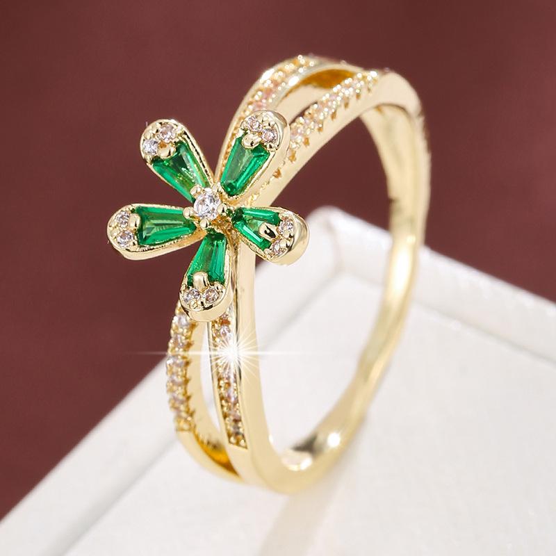 Pastoral Five-Leaf Zircon Copper Ring: Elegant Women's Jewelry with Small Grass Design