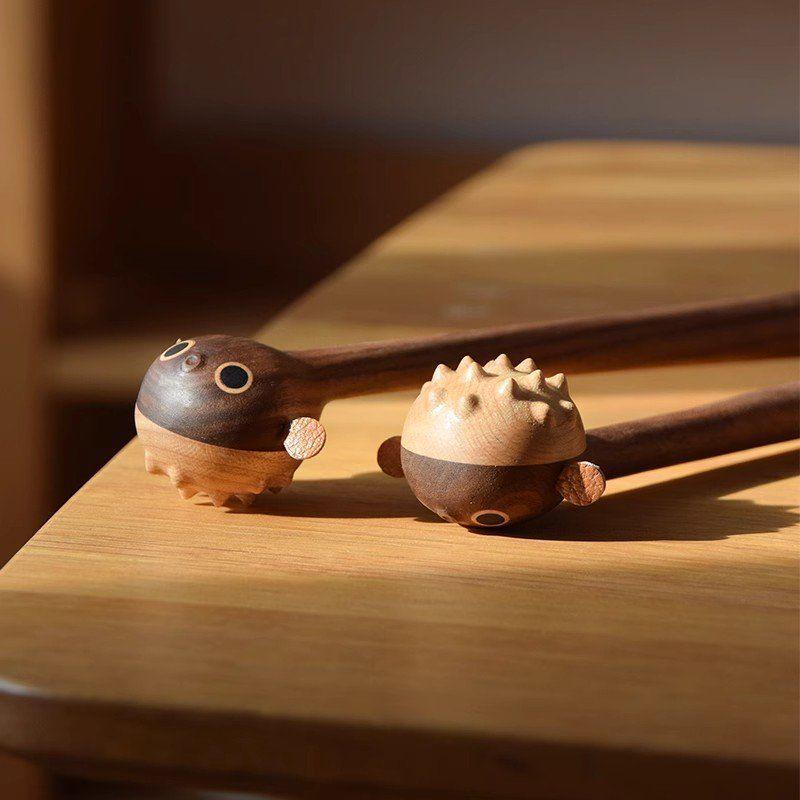 Pufferfish Itch Relief: Extendable Multi-Functional Back Scratcher