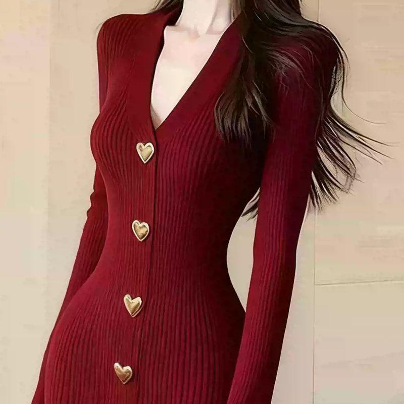 Red V-neck Slim-fit Wool Dress with Heart-shaped Buttons - Yù Jiě Style New Year Outfit L красный