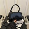Spring 2025 new fashionable and simple popular simple shoulder portable oblique span women's bag foreign style solid color small square bag