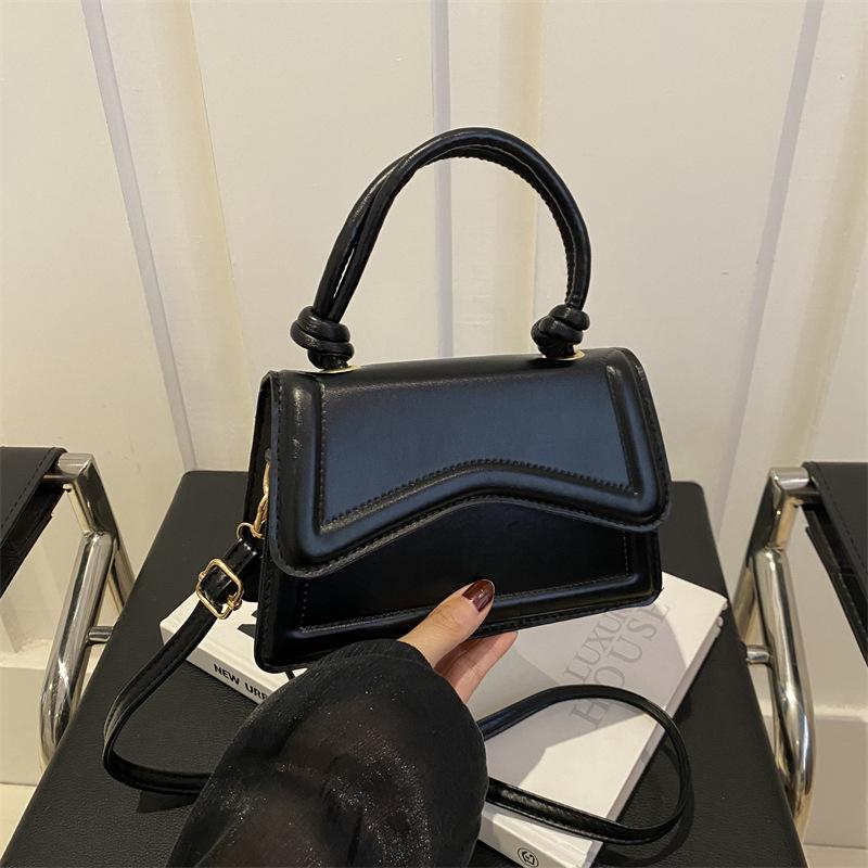 Spring 2025 new fashionable and simple popular simple shoulder portable oblique span women's bag foreign style solid color small square bag
