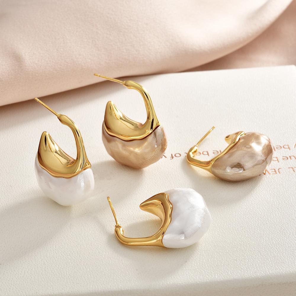 European Vintage Irregular Pearl Geometric Stud Earrings Light Luxury Chunky Two-Tone Earrings for Women
