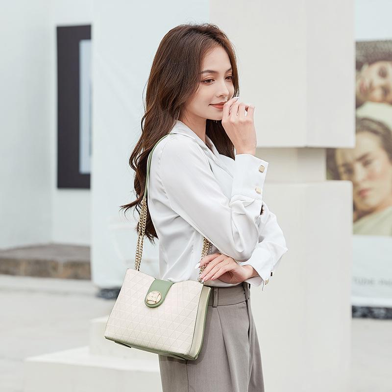 Bolsa de couro com corrente atmosférica simples feminina, primavera/verão 2023, nova bolsa de ombro único com alça transversal, tendência