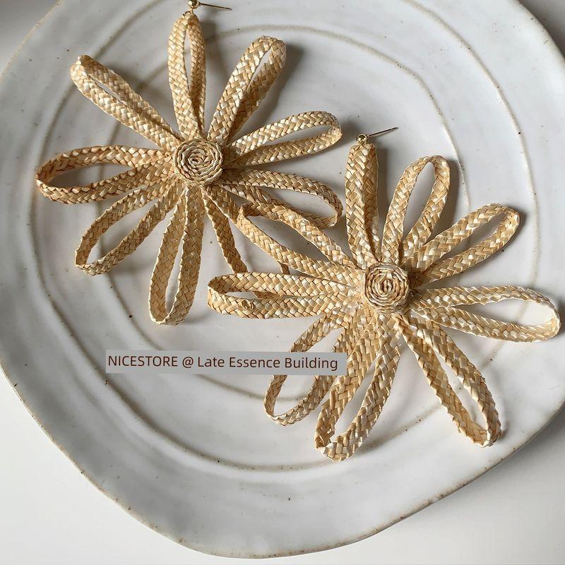 

Позднецветущий платикодон крупноцветковый Морская звезда мечты И Мэнлин в том же стиле, летний отпускной стиль, плетеные серьги-пусеты с цветами, преувеличенные серьги