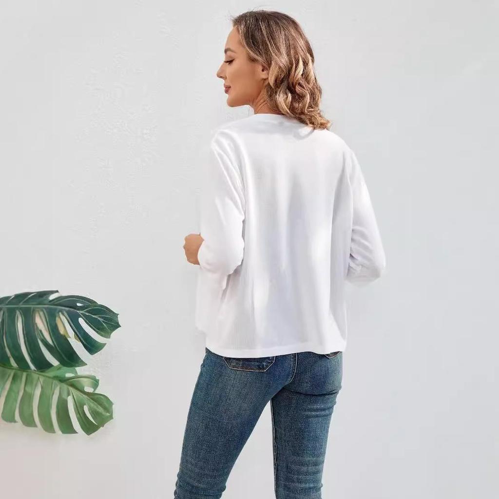 Un nuovo elegante capospalla estivo top protettivo dal sole a maniche a tre quarti e un cardigan in maglia