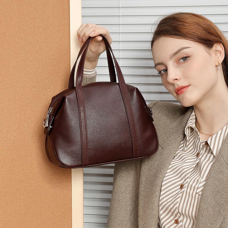 New Spring and Summer High End Niche Leather One Shoulder Boston Pillow Bag Handheld Crossbody Bag