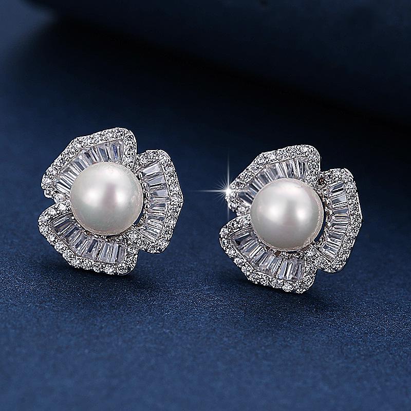 Elegant Pearl and Rhinestone Stud Earrings - Women s Stylish European and American Copper Accessories