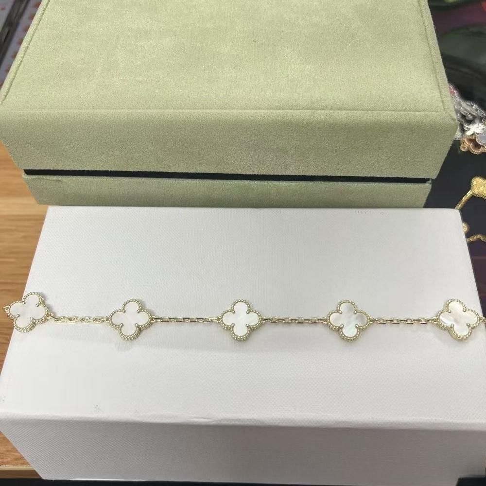 Four-leaf Clover and Five-flower Bracelet with Red Agate - A Gift for Your Girlfriend High-end