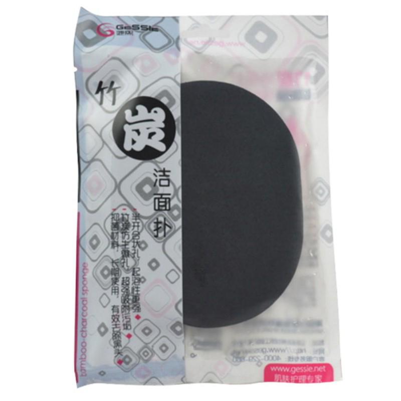 1 ks Měkká Přírodní Černá Bambusová Houbička Krása Mytí Obličeje Čištění Kosmetická Houbička Černá s Aktivním Uhlím Kosmetická Houbička
