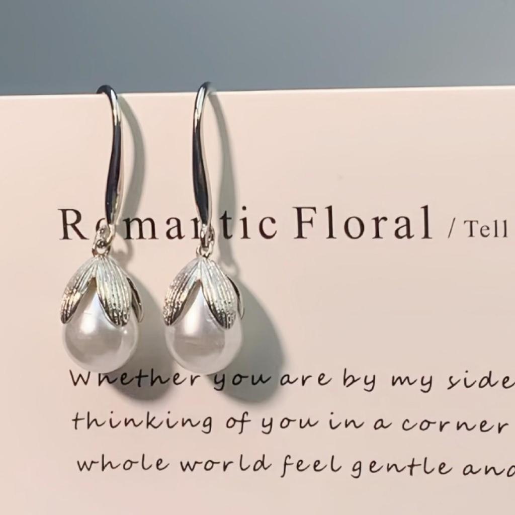 Retro Flower Pearl Ear Hooks: Elegant and Simple Luxury Earrings for Women