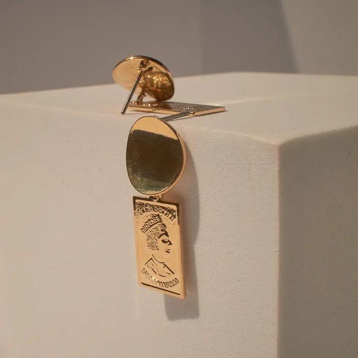 portrait Elizabeth earring