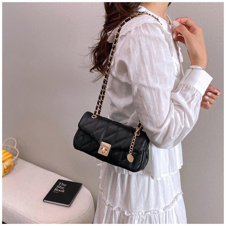 IELGY Diamond Chain Fashion Commuter Crossbody Bag