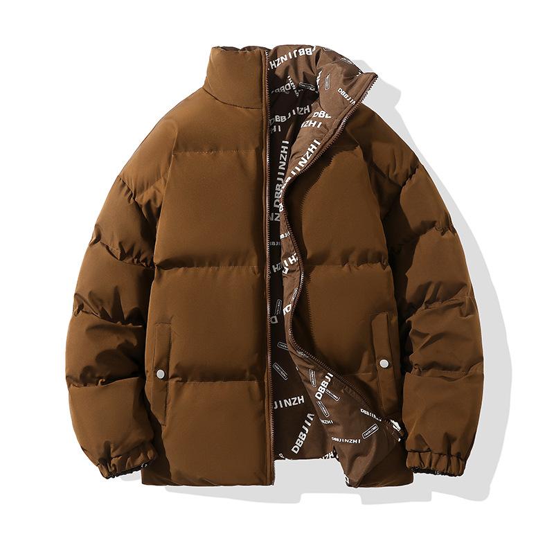 

Два мужчины в хлопчатобумажной одежде, утолщенной пуховой хлопчатобумажной одежде зимой, нишевая высококлассная хулиганская красивая подростковая куртка 5XL темно-коричневого