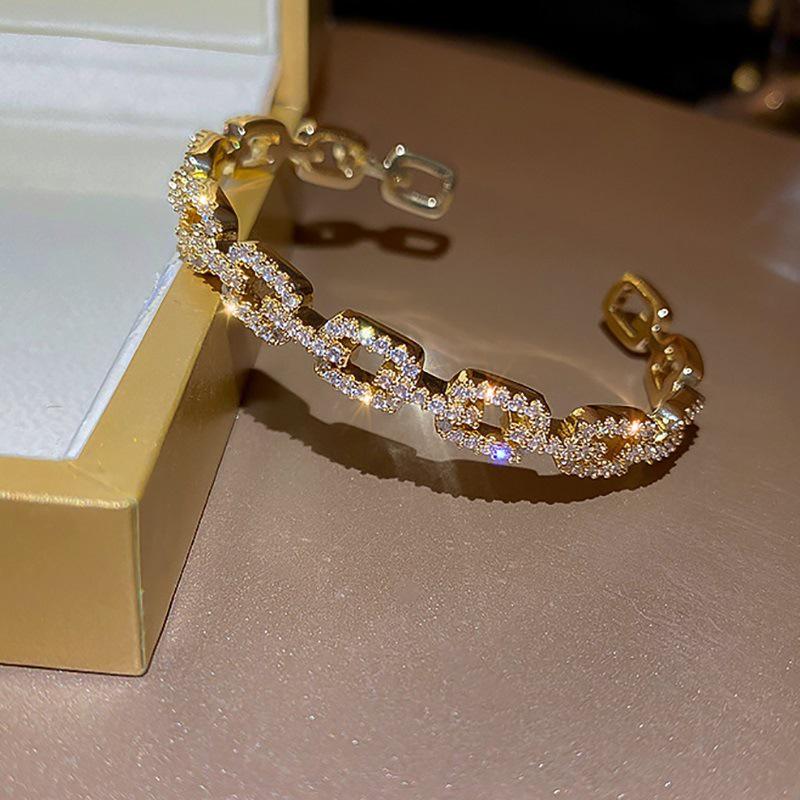 Zircon Open Bangle: Simple & Versatile Luxury Bracelet with Niche Design and Internet Celebrity Style.