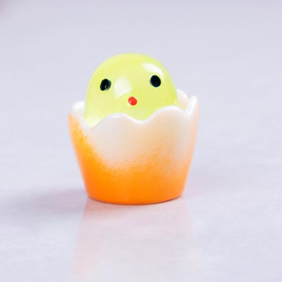 12Pcs Mini Broken Egg Chick Figurine Glow-in-the-dark Miniature Cartoon Egg Chick Resin Statue Sculpture