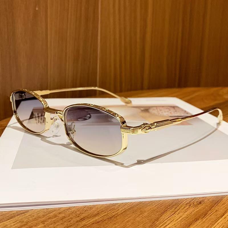 New retro style small box metal European and American trends men and women fashionable outdoor sunscreen versatile street shot sunglasses