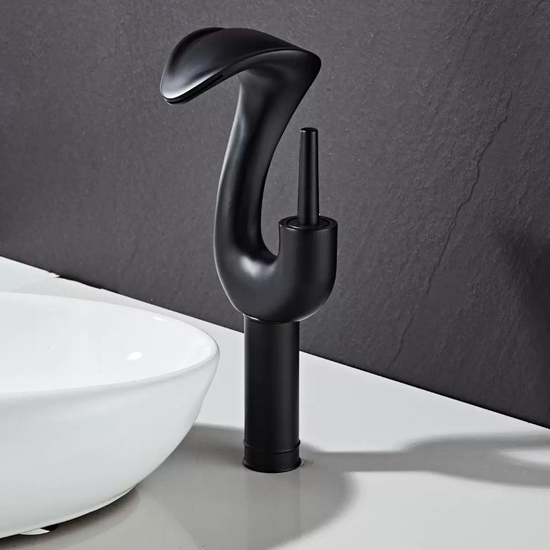 Gold Creative Wash Basin Faucet Hot and Cold Bathroom Sink Taps Single Hole Toilet Bathroom Faucets Brass Deck Mounted Water Tap
