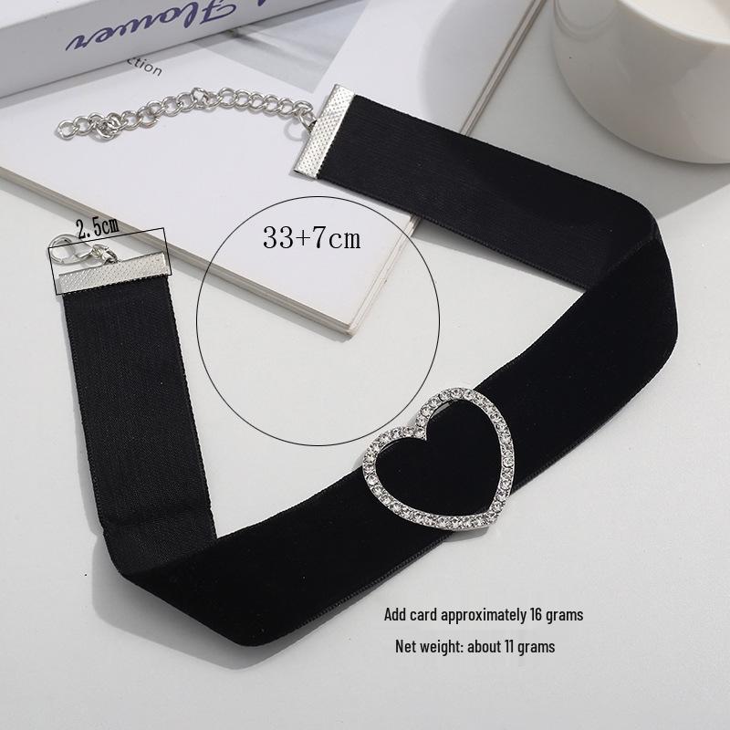 European-American Cross-Collar Velvet Choker: Hollow Rhinestone Peach Heart Design.