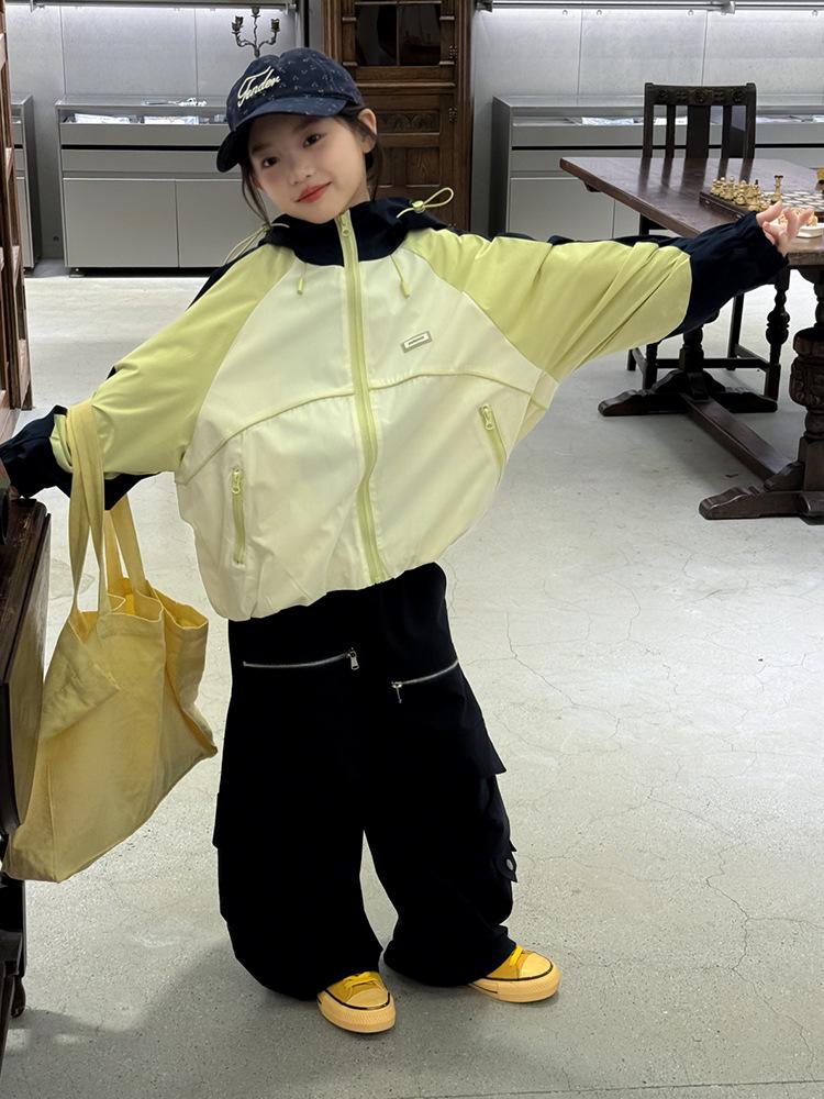 Korean 2025 Autumn Girls' Patchwork Windbreaker: Stylish Street-Style Jacket for Kids and Parents