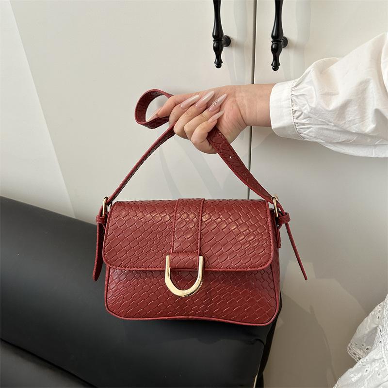 High-value niche design bag 2025 spring and summer new foreign-style shoulder messenger bag temperament small square bag women