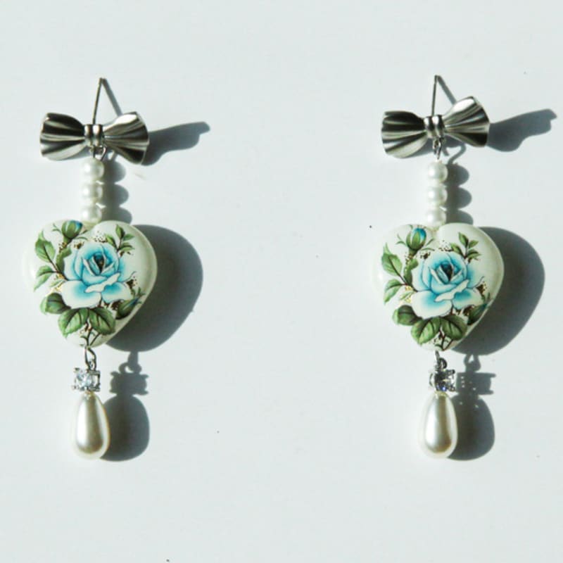 

LOVUEE Heart with Blue Rose Earrings Blue Rose