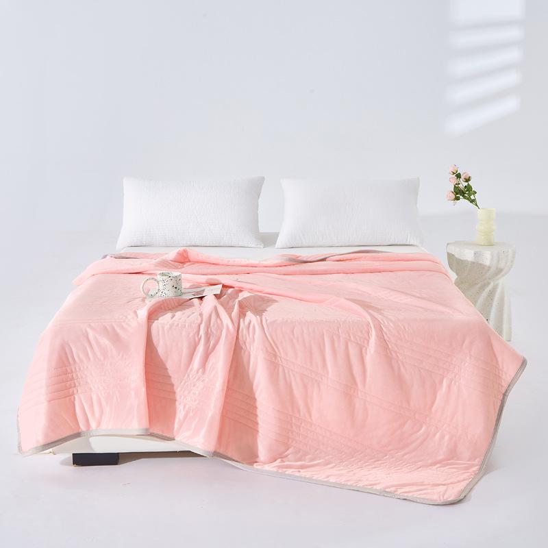 Cool Silk Summer Quilt: Breathable, Skin-Friendly for Dorm or Office Use