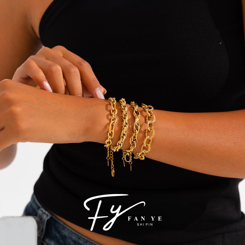 Trendy Embossed O-Chain Stainless Steel Bracelet - Simple, Fashionable Unisex Jewelry